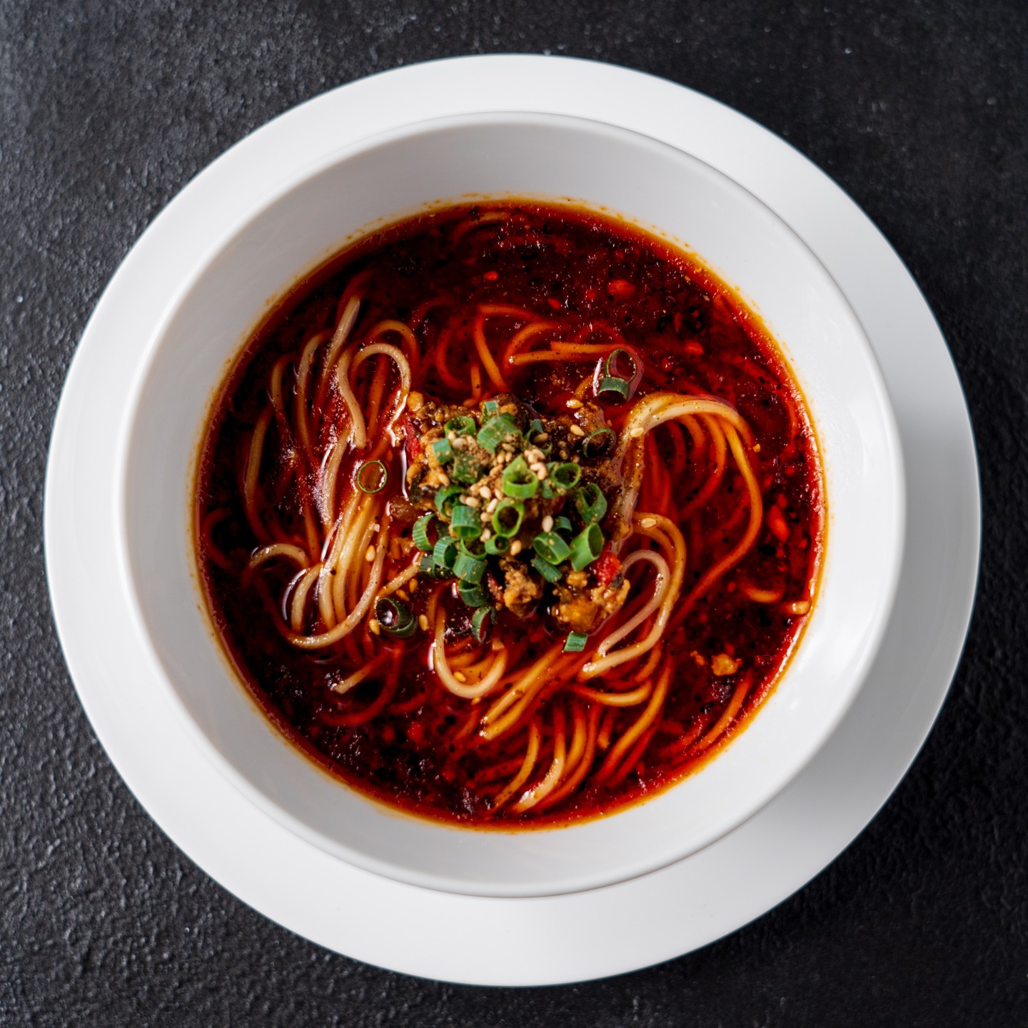 上海ルージュのランチタイム人気メニュー「とっても辛い辣油香る四川風坦々麺」